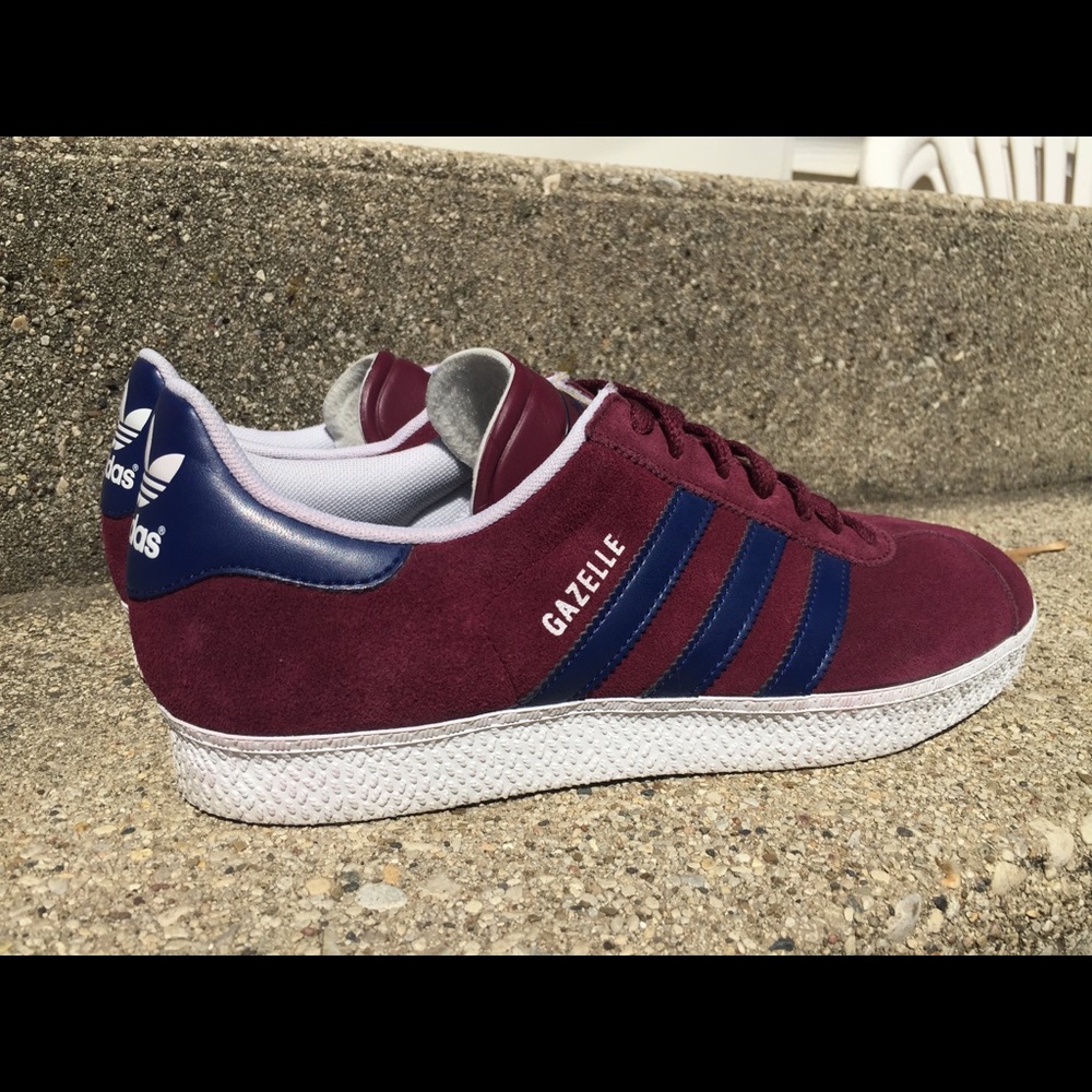 Mens 9m Maroon w/Blue Stripes Adidas Gazelle Shoes